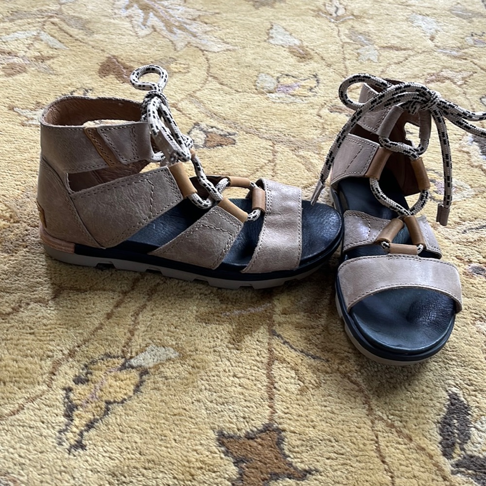 Comfy Sorel Lace-up Sandal
